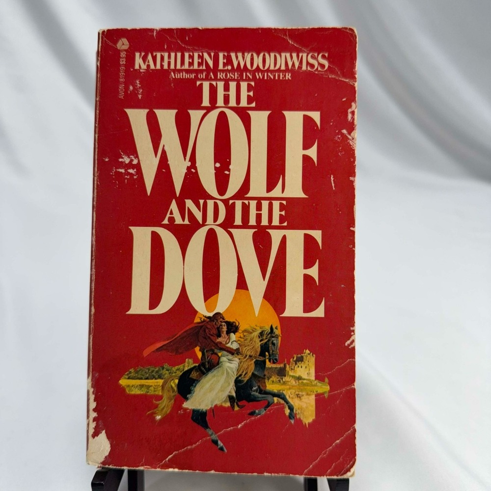 The Wolf and the Dove Kathleen Woodiwiss 1974 First Avon Printing Romance